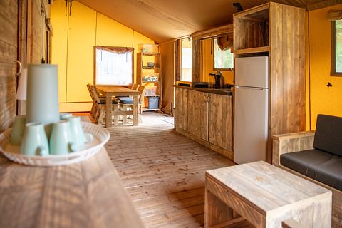Luxe glamping met stortdouche bij een meer - 5