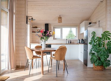 Stilvolle Lodge aus Holz in schöner Umgebung - 5