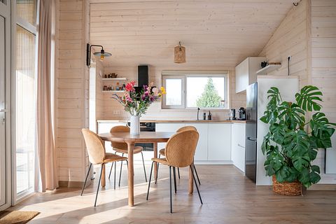 Stilvolle Lodge aus Holz in schöner Umgebung - 5