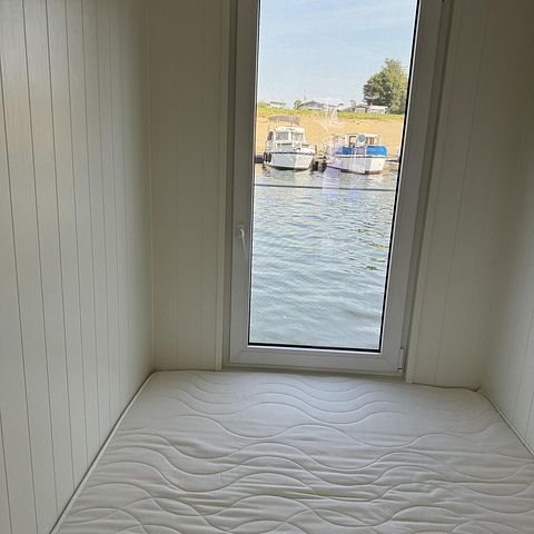 Bateau-maison confortable sur l'eau - 2