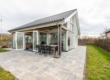 Luxury holiday home within walking distance of the sea