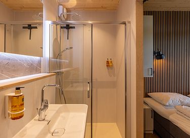 Luxuriöse Lodge für 4 Personen mit 2 Badezimmern und Spa - 12