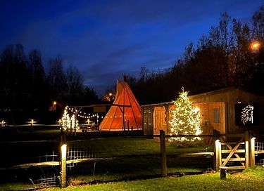 Slapen in een romantische tipi met hottub - 11