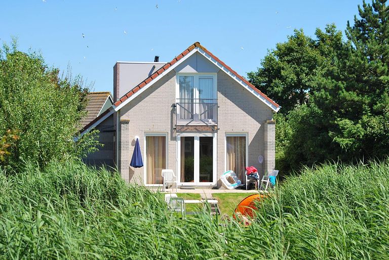 Chalet au bord de l'eau avec jetée - 1