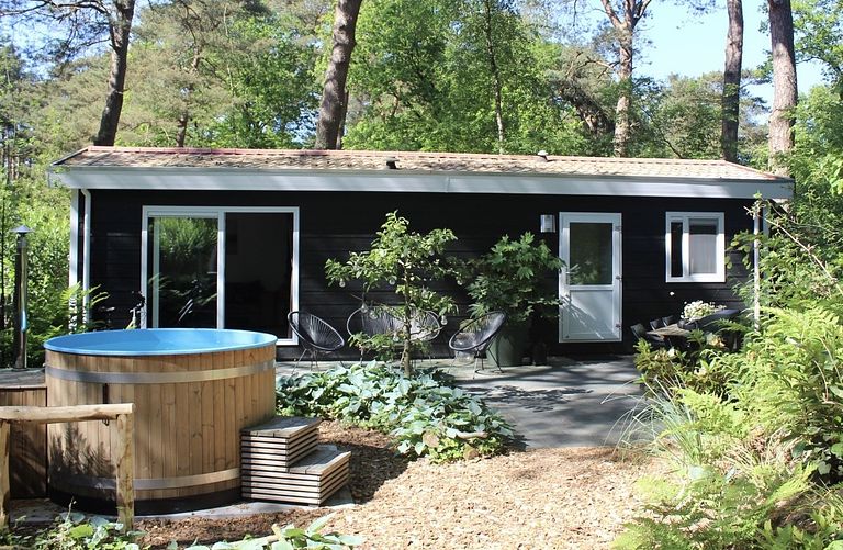 Wellness chalet in bos met sauna en hottub - 1