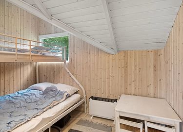 Vakantiehuis omgeven door groen met terras - 14