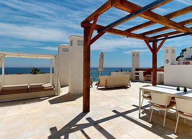 Panoramic apartment by the sea