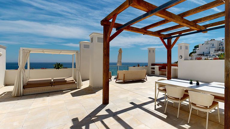 Panoramic apartment by the sea - 1