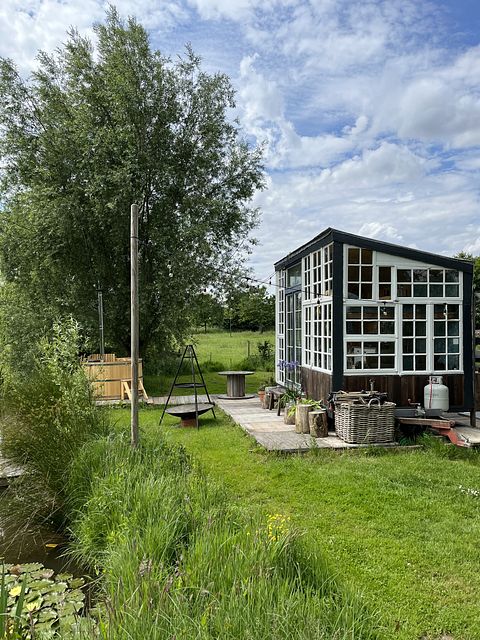 Unique Tiny House with private hot tub - 3