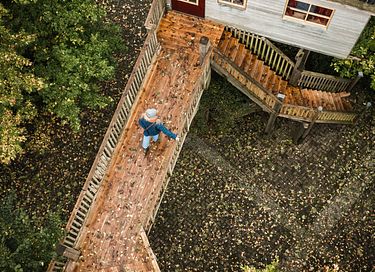 L'arbre a cabane avec un balcon dans un environnement naturel - 28