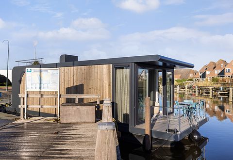 Hausboot im Hafen von Lemmer - 2