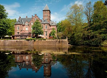 Passer la nuit dans une chambre de château majestueuse - 1