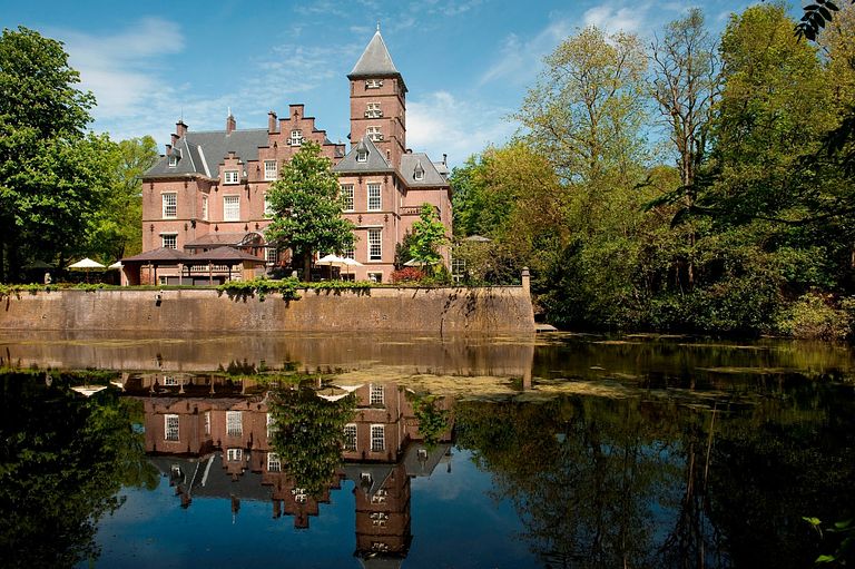 Passer la nuit dans une chambre de château majestueuse - 1