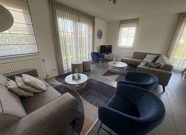 Freistehende Familienvilla (10p) mit großem Garten - 10