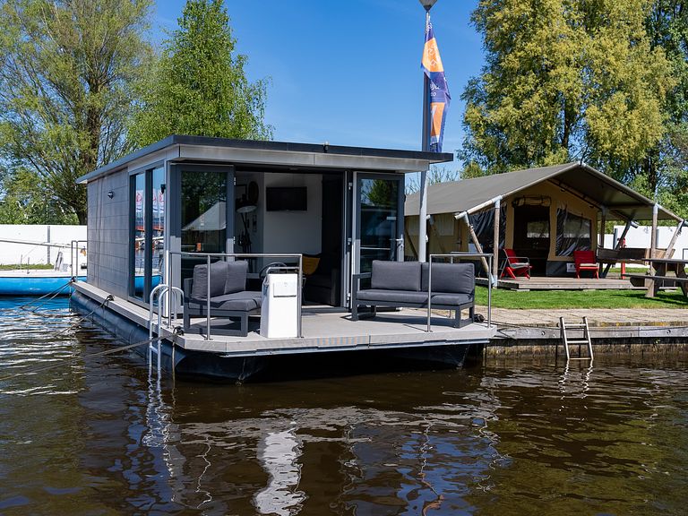 Houseboat op het water met mooi uitzicht  - 1