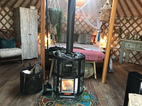 Romantische Yurt met hottub - 5