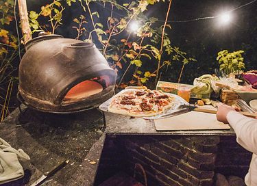 Handgefertigte Hirtenhütte in einem Parkgarten - 16