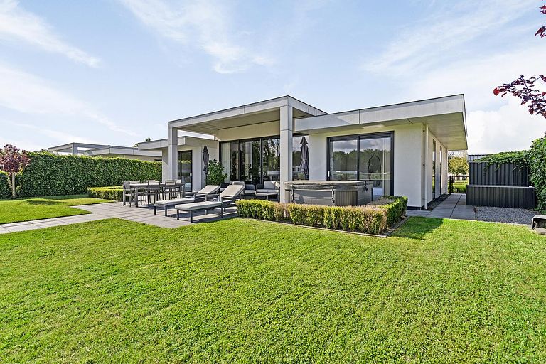 Villa avec jacuzzi et magnifique jardin - 1
