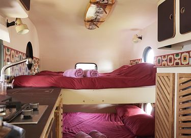 Caravane rétro avec sa propre plage - 9