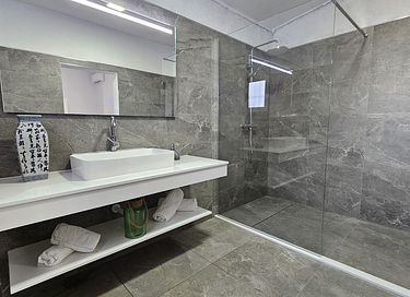 Vakantiehuis met veel ruimte en mooi zwembad - 13