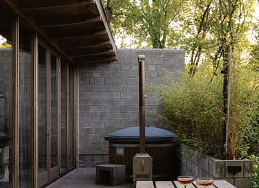Unique lakeside holiday home with hot tub - 4