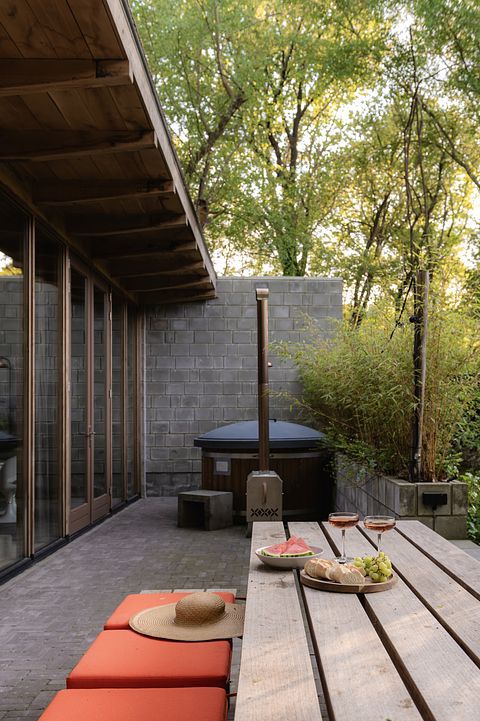 Unique lakeside holiday home with hot tub - 4