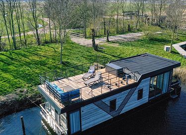Water villa in a beautiful spot in Friesland - 2