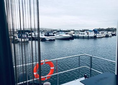 Je eigen hotelkamer, drijvend in de haven! - 20