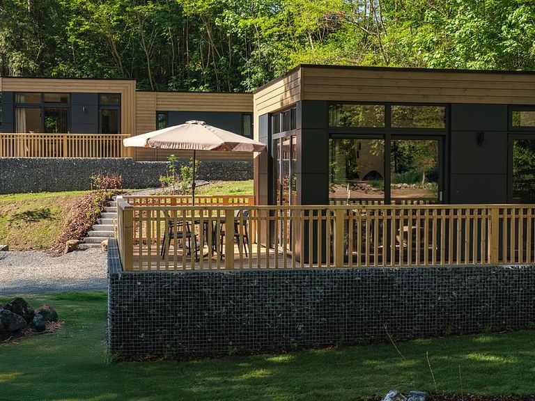 Stylish holiday home with hot tub - 1