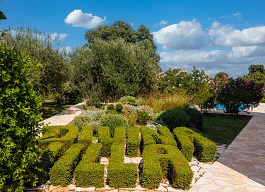 Large villa with private pool and spacious garden - 28