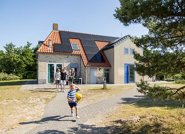 Gruppenunterkunft mit privatem Pool – Ameland