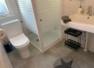 Wooden house, private hot tub and sauna - 16