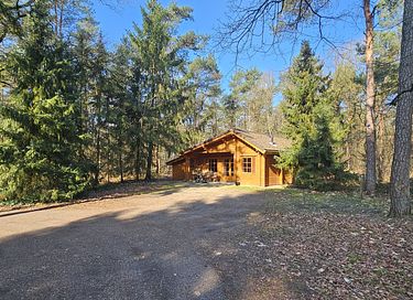 Cabane en rondins robuste (8 personnes) dans la forêt - 17