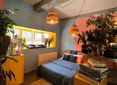 Ferienhaus mit vielen Pflanzen und Whirlpool - 17