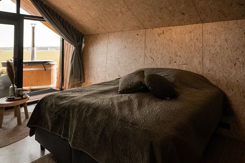 Luxury cottage with private hot tub - 4