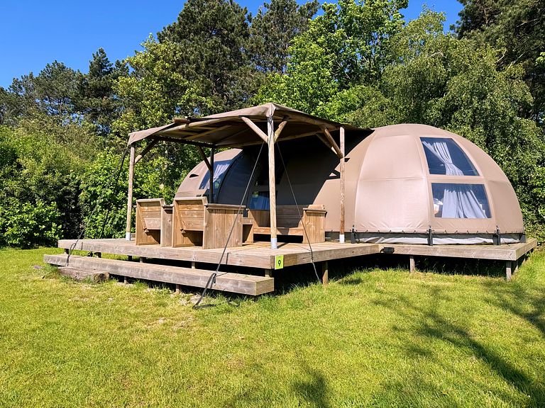 Luxury panoramic tent for 4 people on the coast - 1