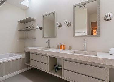 House with hot tub and outdoor shower - 16