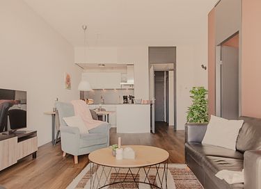 Stylish accommodation overlooking the water - 8