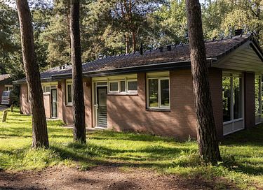 Bungalow mit stimmungsvollem Kamin und Badewanne