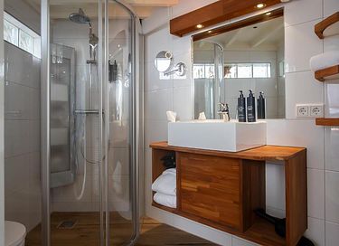 Luxury garden suite in island boutique hotel - 16