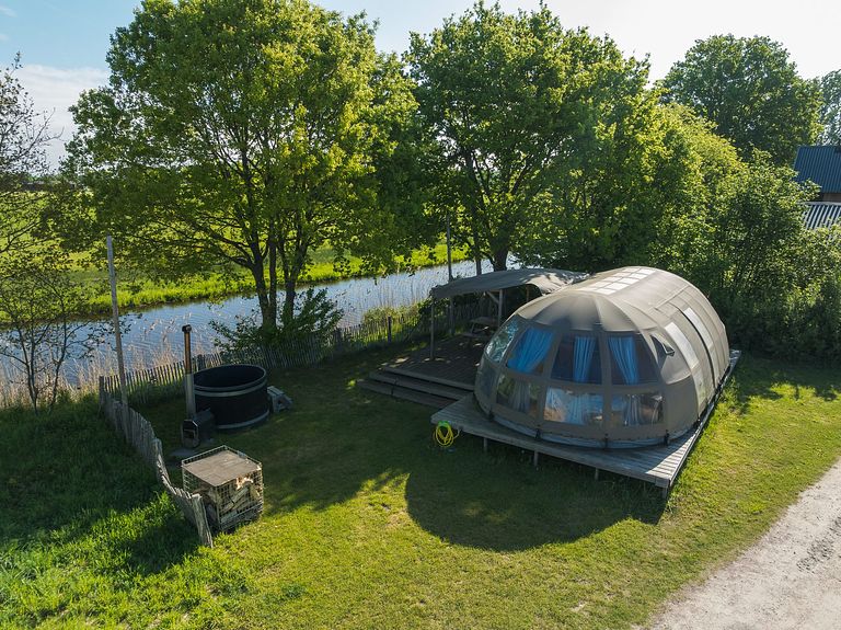 Wellnessdome aan het water met hottub - 1
