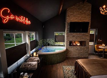 Romantic suite with sauna and hot tub - 7