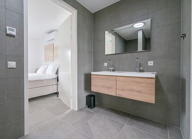 Luxuriöse Villa mit Whirlpool, Sauna und Steg - 13