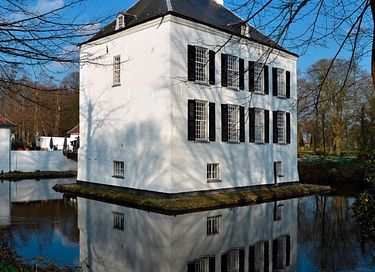 Uniek slapen op binnenplaats van een kasteel - 4