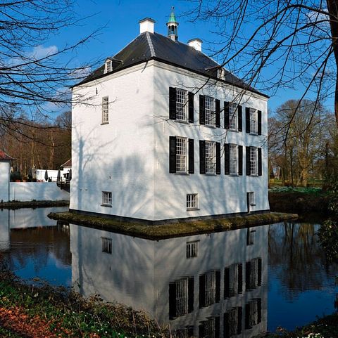 Uniek slapen op binnenplaats van een kasteel - 4