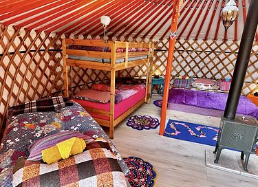 Yourte colorée dans un camping écologique à Groningue - 22