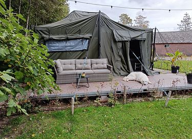 Einzigartiges Glamping Armeezelt mit Whirlpool und Ofen - 16