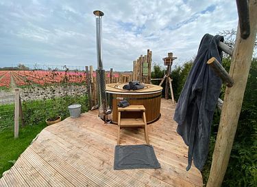 Yourte romantique avec jacuzzi privé - 9