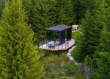 Breathtaking mirror house in Norway - 2