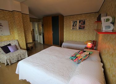 Groot vakantiehuis met uitzicht op een meer - 38